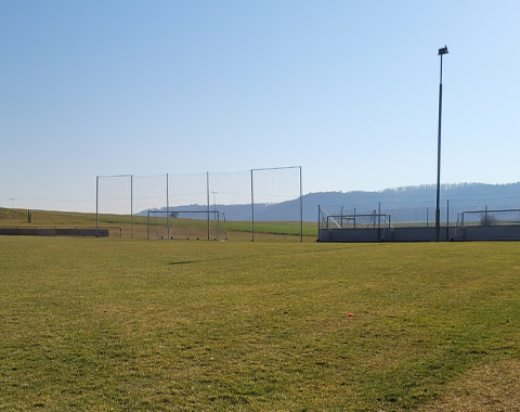 Ein beliebter Treffpunkt für Sportbegeisterte: Das Sportgelände in Wettringen © LAG Region an der Romantischen Straße e. V.