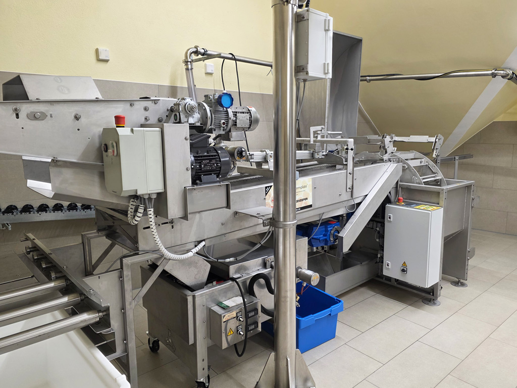 Blick auf die vollautomatische Tauberzeller Honig-Schleuderstraße © LAG Region an der Romantischen Straße e. V.