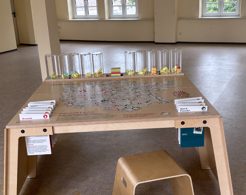 Die Ausstellung „Von Hopfengärten und Karpfenteichen – Eine Reise durch das Kulturland Franken“ zeigt den Facettenreichtum Mittelfrankens und macht sichtbar, wie Natur und Mensch die Region gemeinsam geprägt haben © LAG Region an der Romantischen Straße e. V.